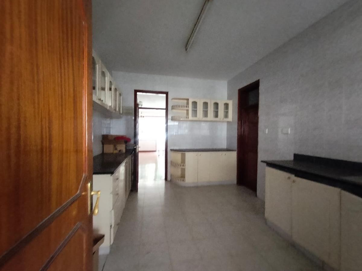 4 Bed Apartment with En Suite in Rhapta Road - 3