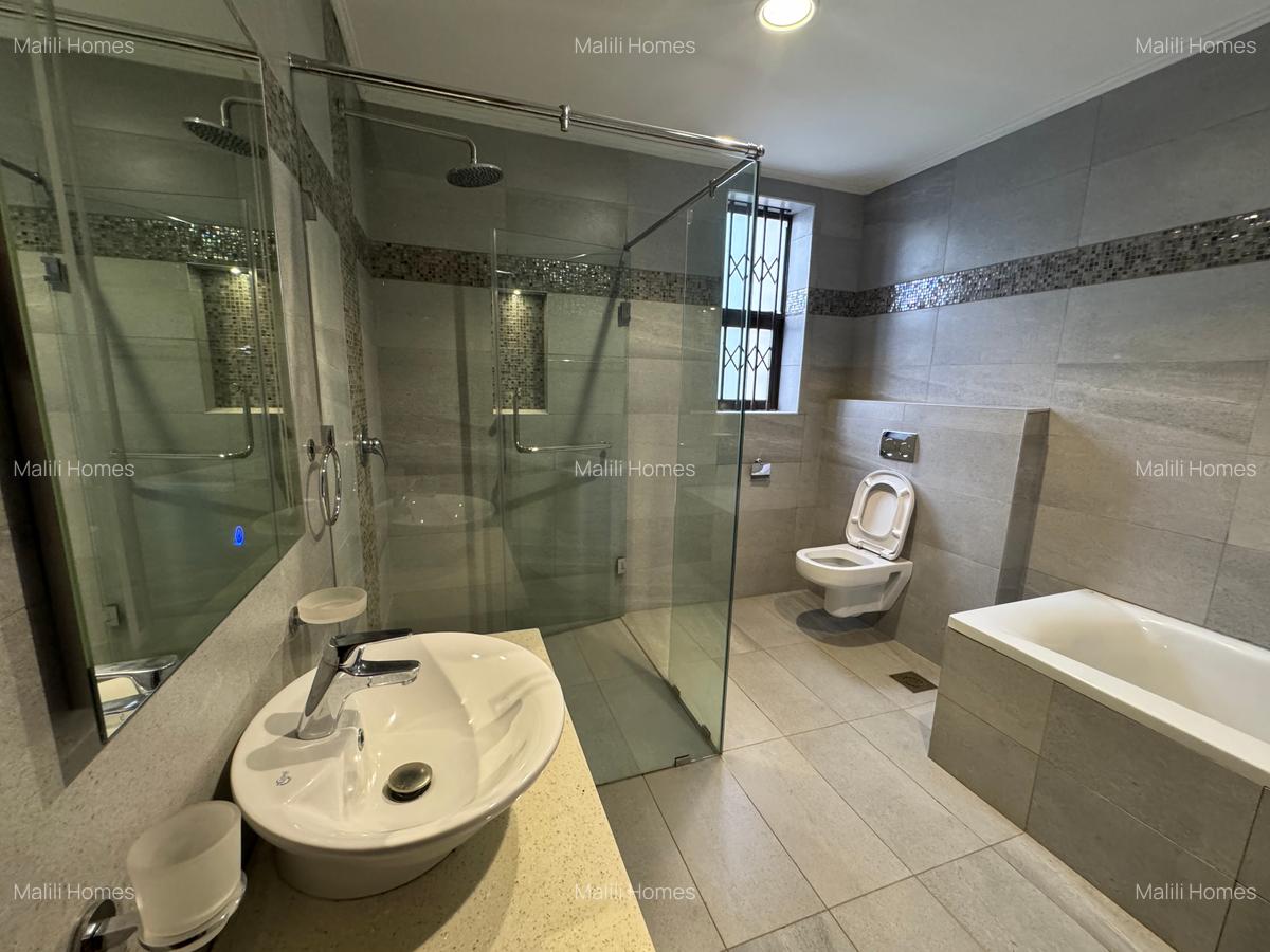 5 Bed Townhouse with En Suite in Lavington - 11