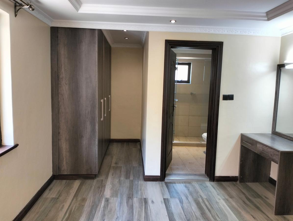 5 Bed Townhouse with En Suite in Lavington - 16