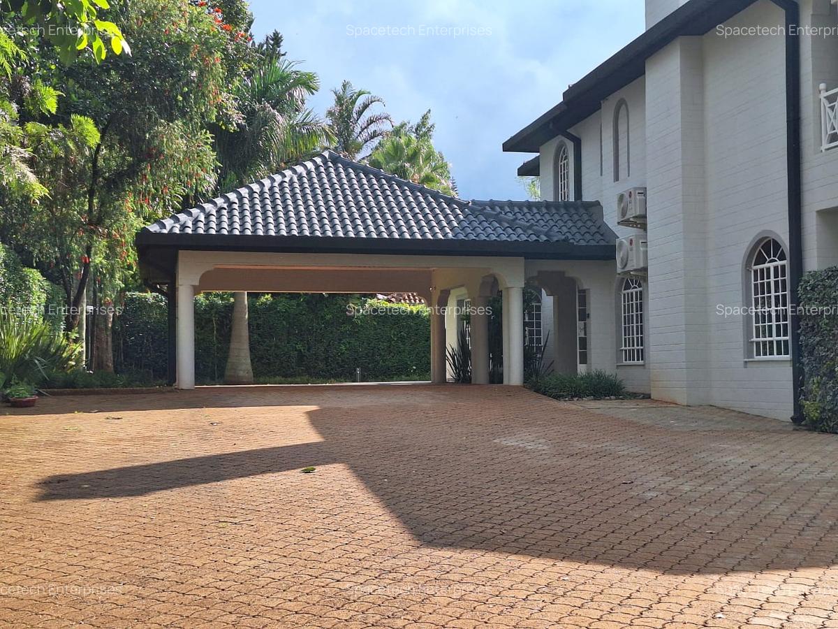 5 Bed House with En Suite in Runda - 3