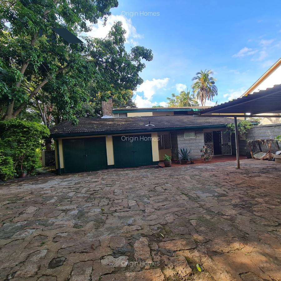 5 Bed House with En Suite at Lavington - 6