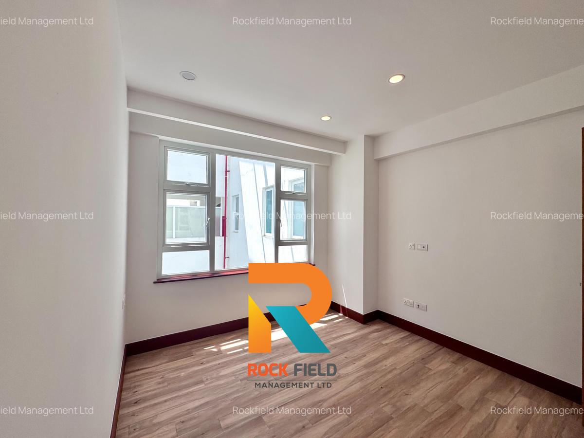 3 Bed Apartment with En Suite in Parklands - 11