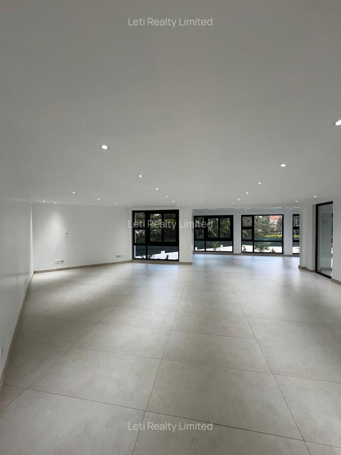 6 Bed House with En Suite in Runda - 10