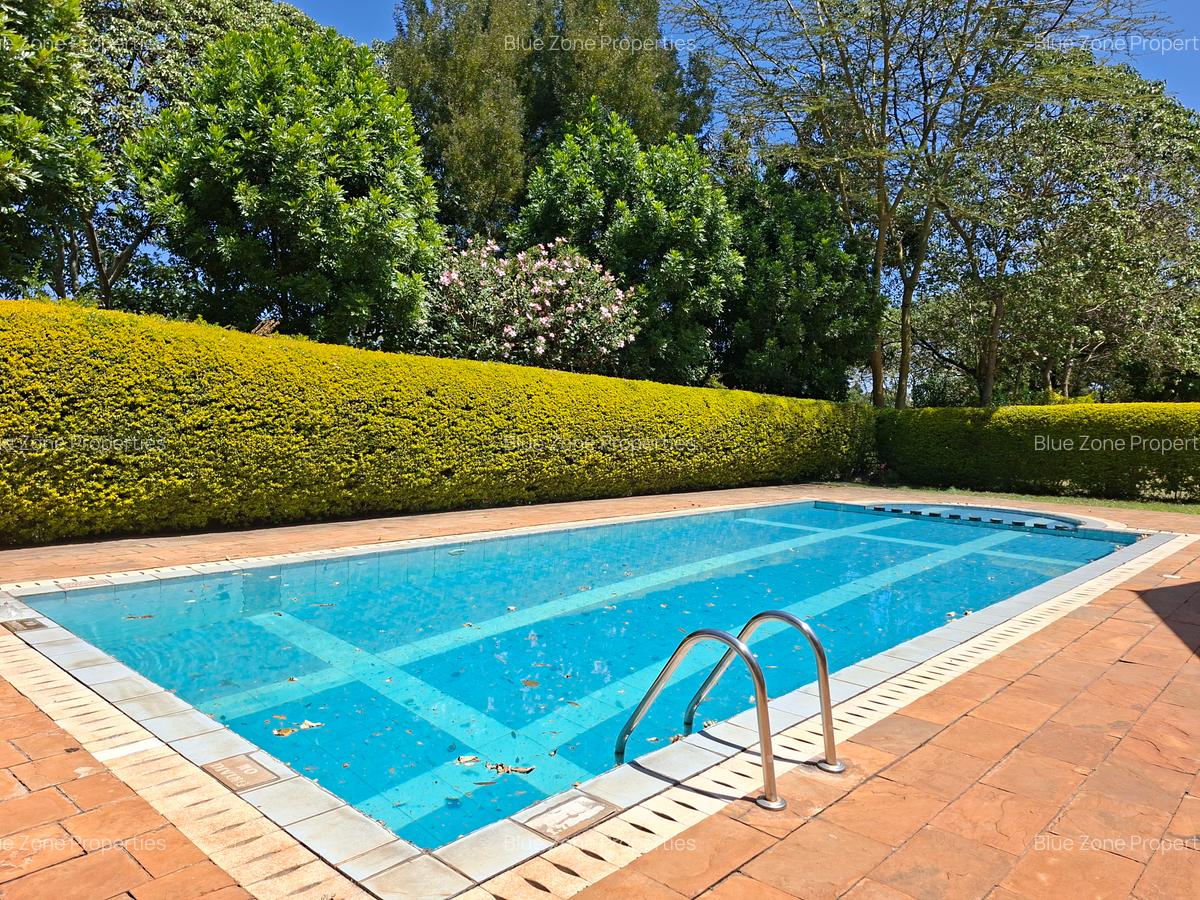 5 Bed Townhouse with En Suite at Close To Isk - 5