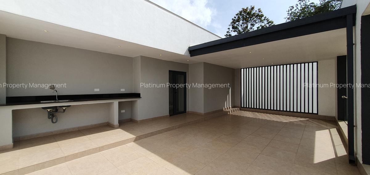 5 Bed Townhouse with En Suite in Kyuna - 20