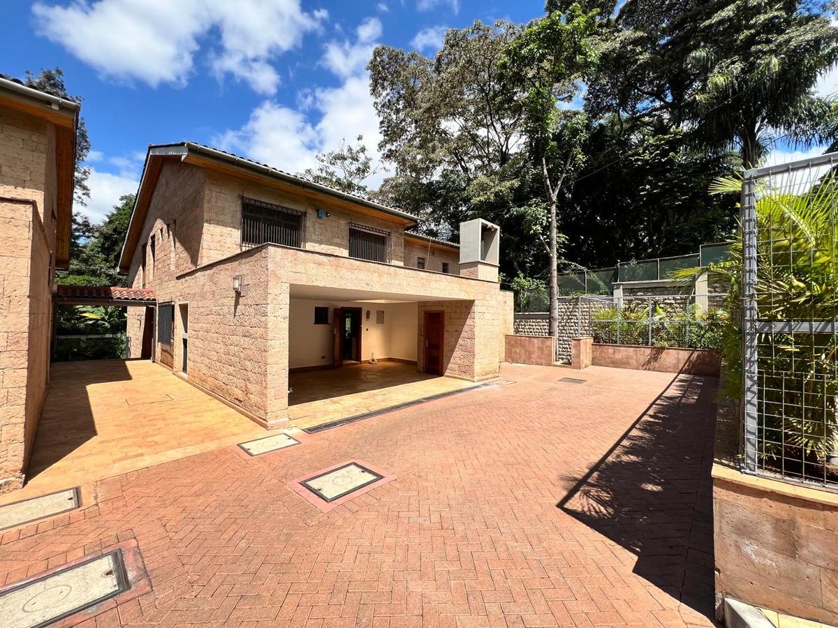 5 Bed Townhouse with En Suite in Lavington - 10
