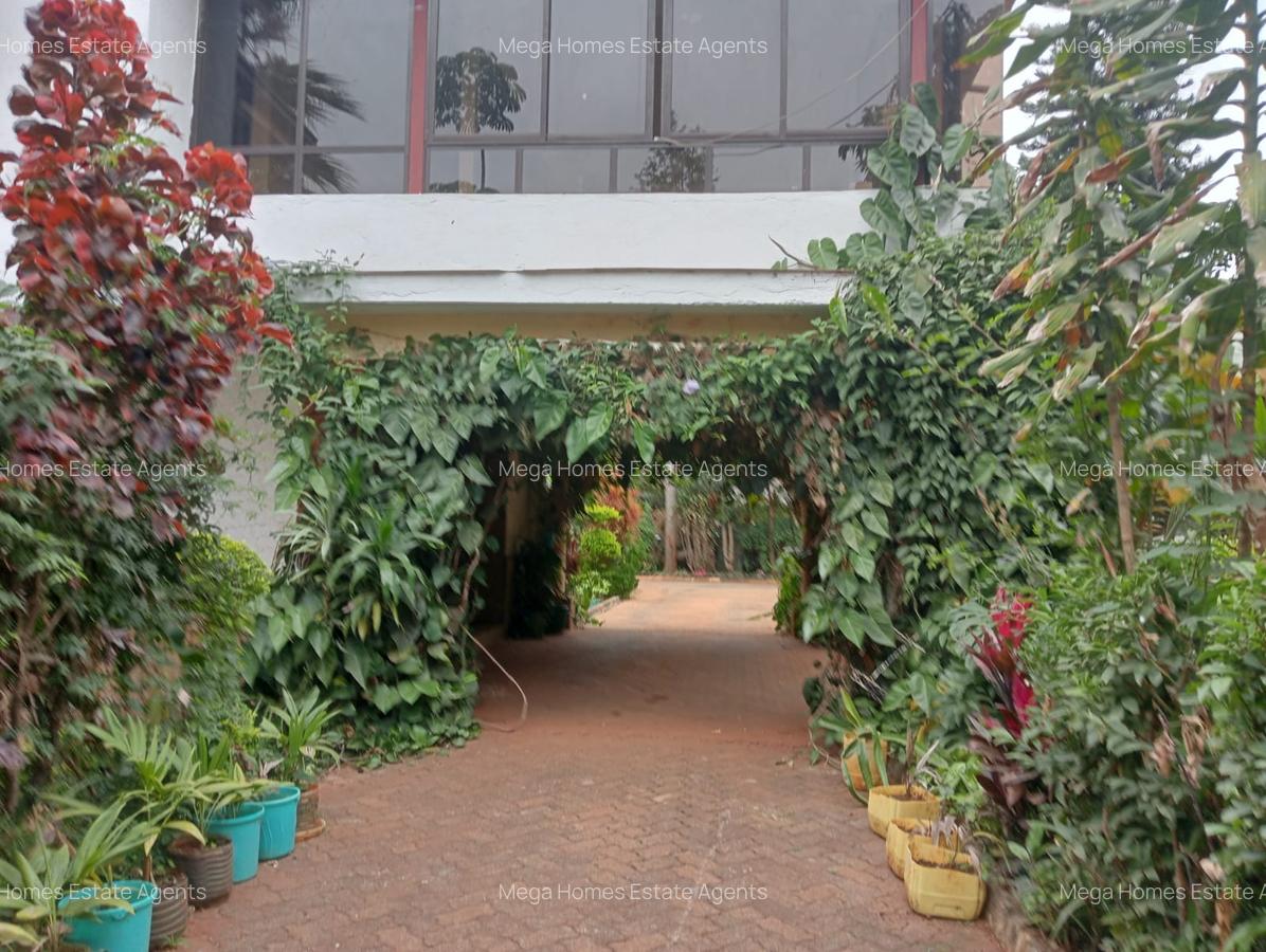 6 Bed House with En Suite at Old Runda - 11