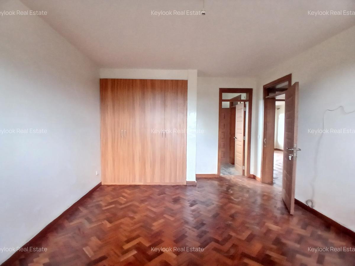 5 Bed Townhouse with En Suite at Lavington - 18