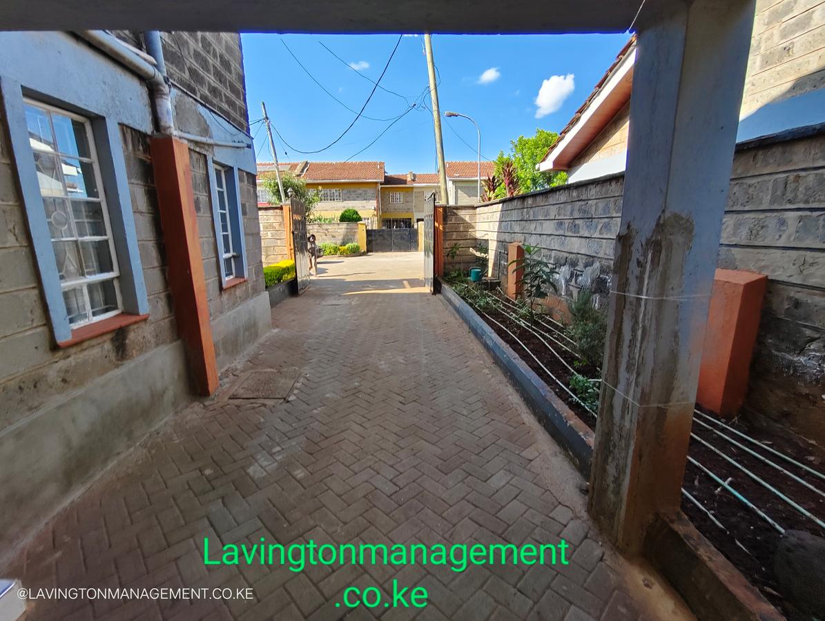 3 Bed House with En Suite at Lavington West Estate - 18