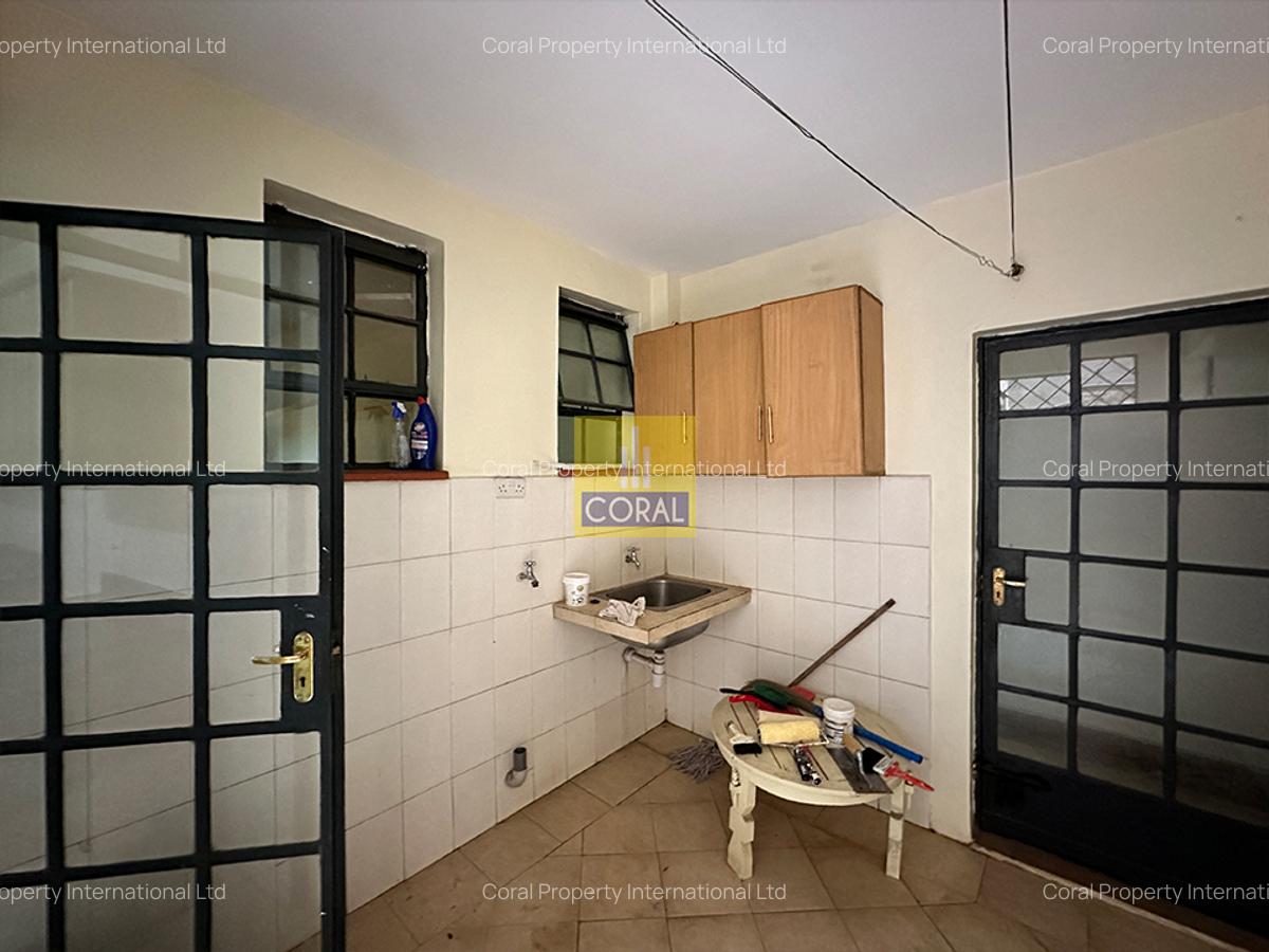 3 Bed Apartment in Riverside - 12