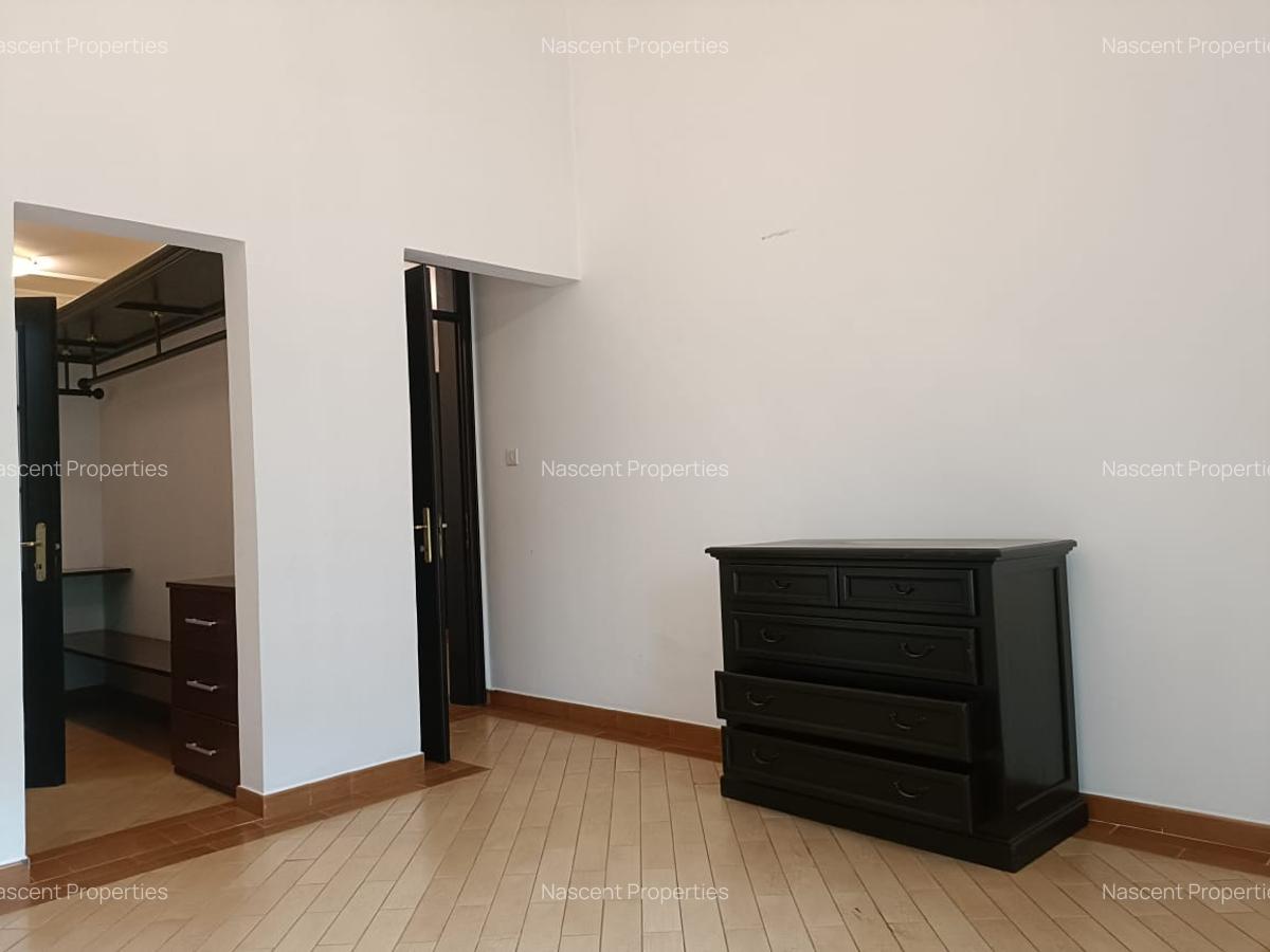 4 Bed Apartment with En Suite at Brookside Dr - 20