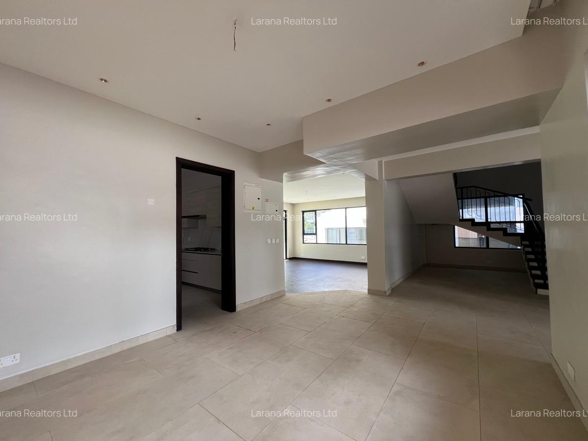 5 Bed Townhouse with En Suite at Manyani Cl - 6