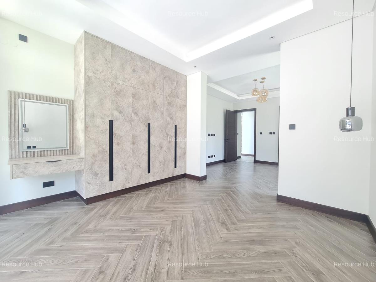 5 Bed House with En Suite at Nyari - 10