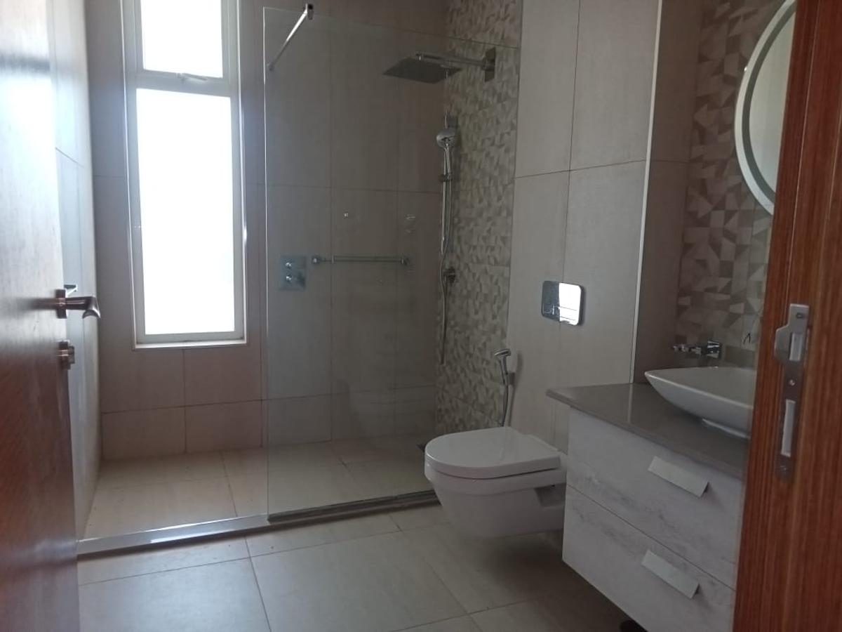 3 Bed Apartment with En Suite in Parklands - 16