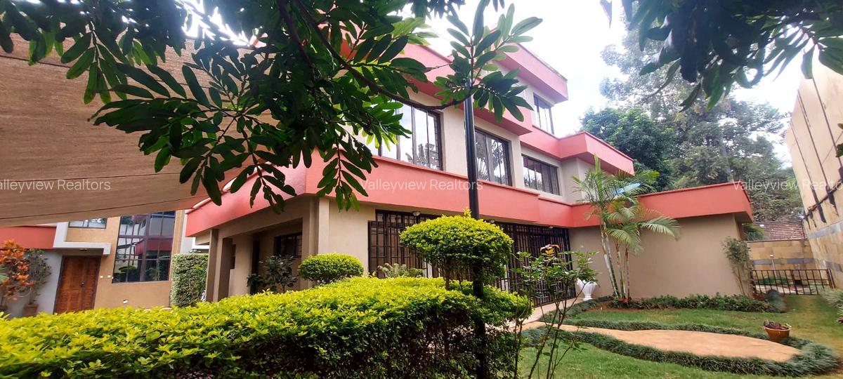 5 Bed Townhouse with En Suite at Lavington - 17