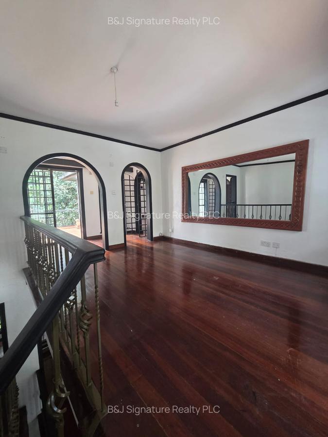 4 Bed Villa with En Suite in Riverside - 15