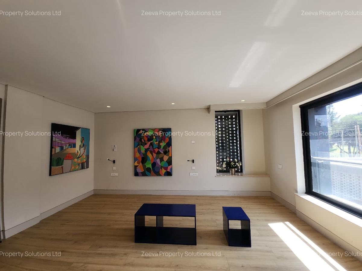 5 Bed Villa with En Suite in Westlands Area - 12