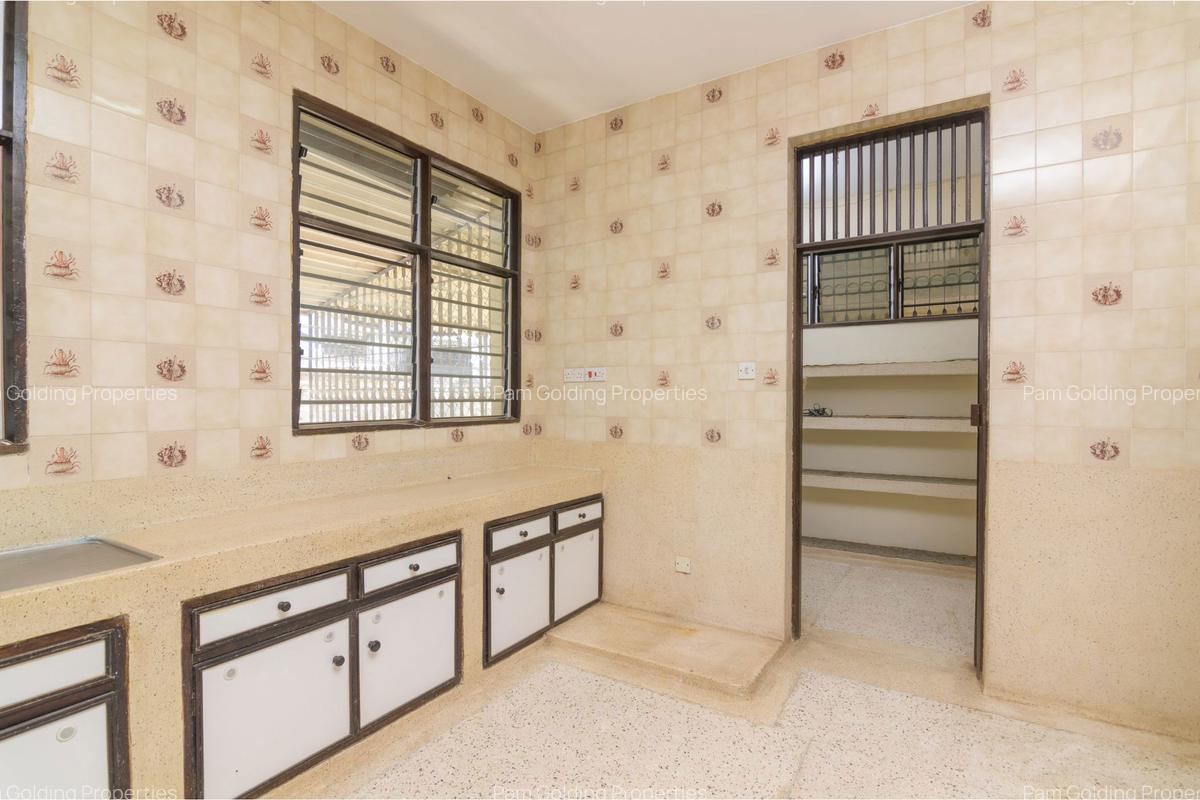 4 Bed Townhouse with En Suite in Nyali Area - 4