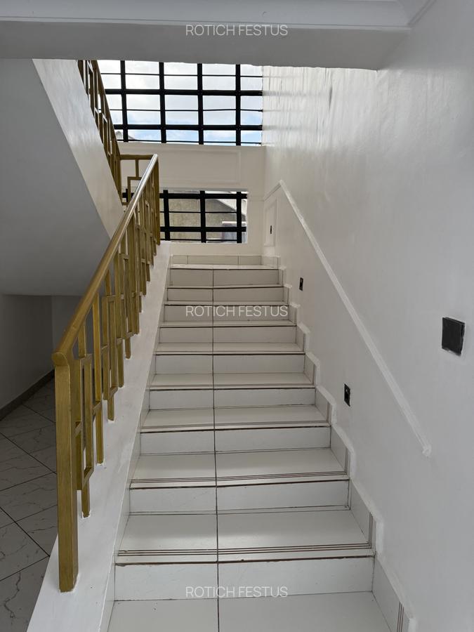 6 Bed House with En Suite at Membley - 8