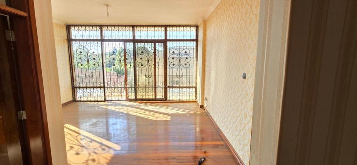 5 Bed Townhouse with En Suite at Lavington Green - 15