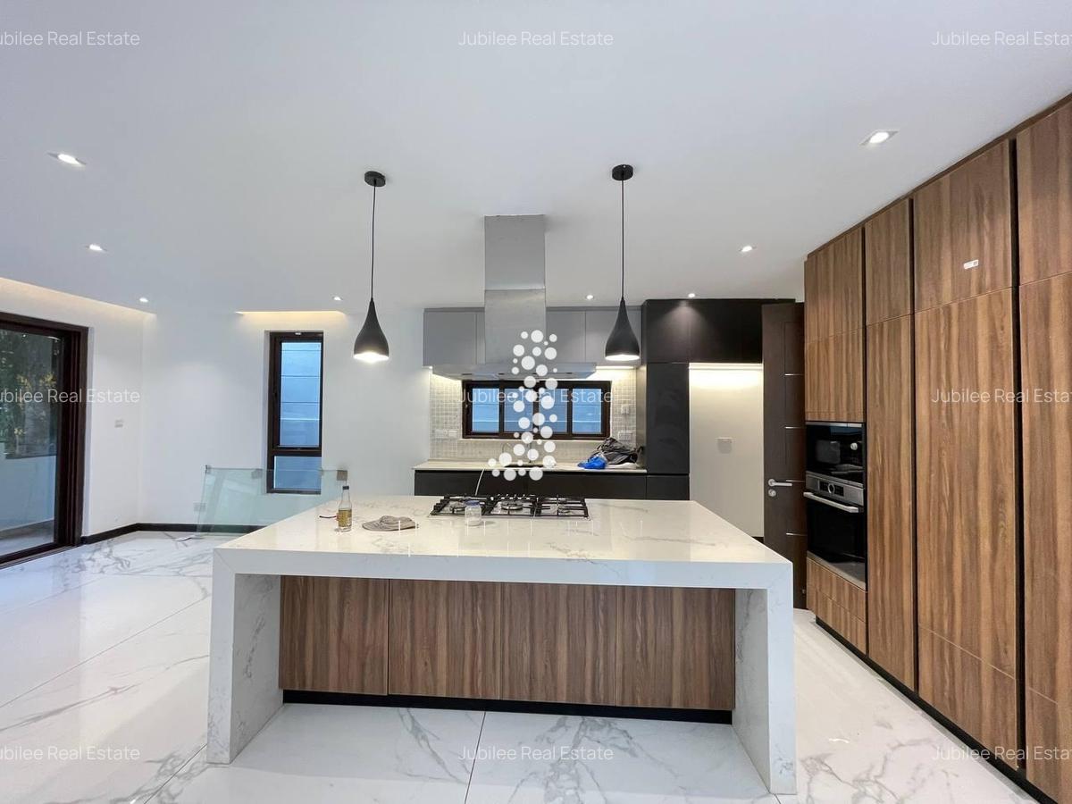 4 Bed Townhouse with En Suite in Westlands Area - 8