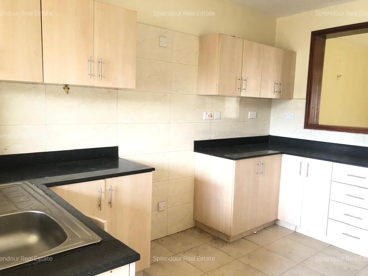 3 Bed Apartment with En Suite in Parklands - 12