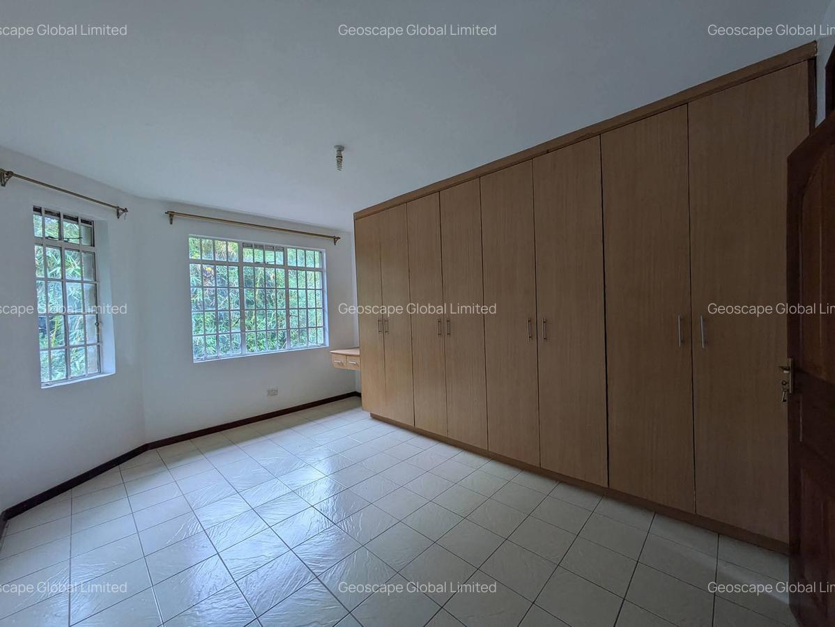 4 Bed House with En Suite in Spring Valley - 11