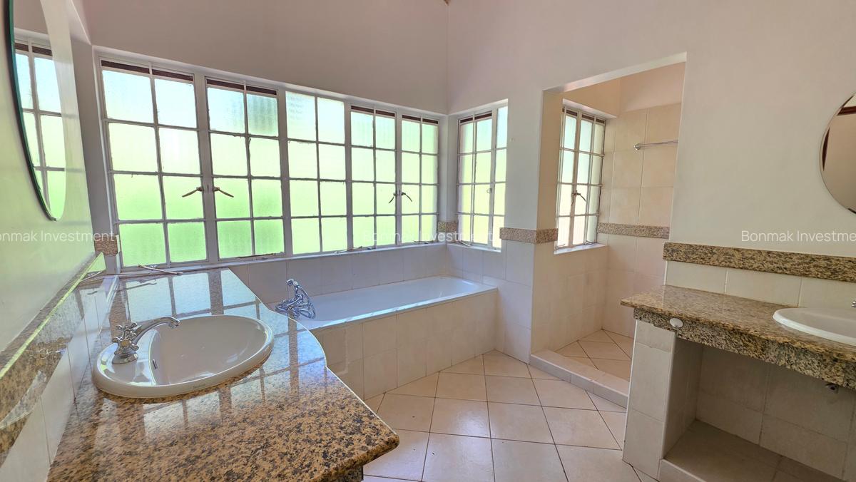 5 Bed Townhouse with En Suite at Rossylin Lone Tree - 18