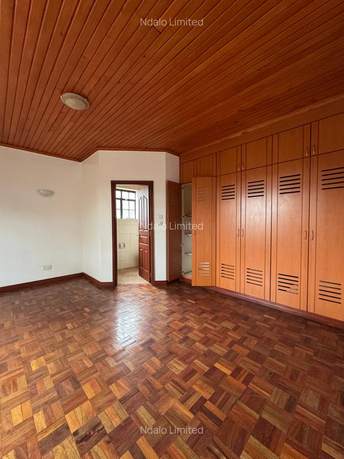 5 Bed Townhouse with En Suite at Lavington - 19