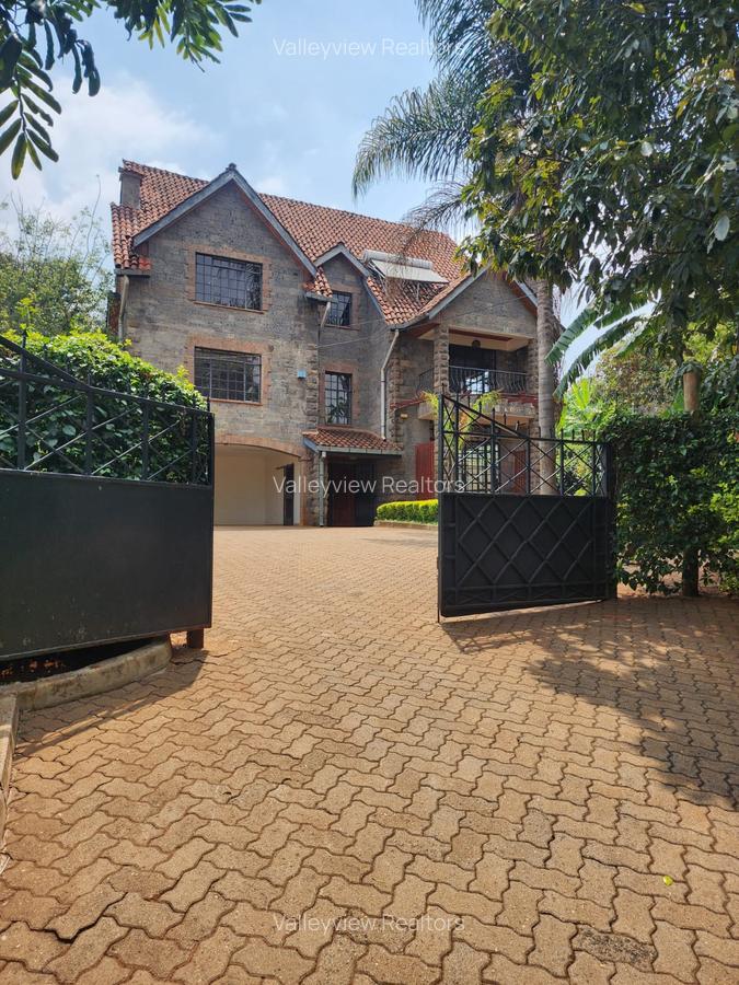 5 Bed Townhouse with En Suite at Lavington - 13