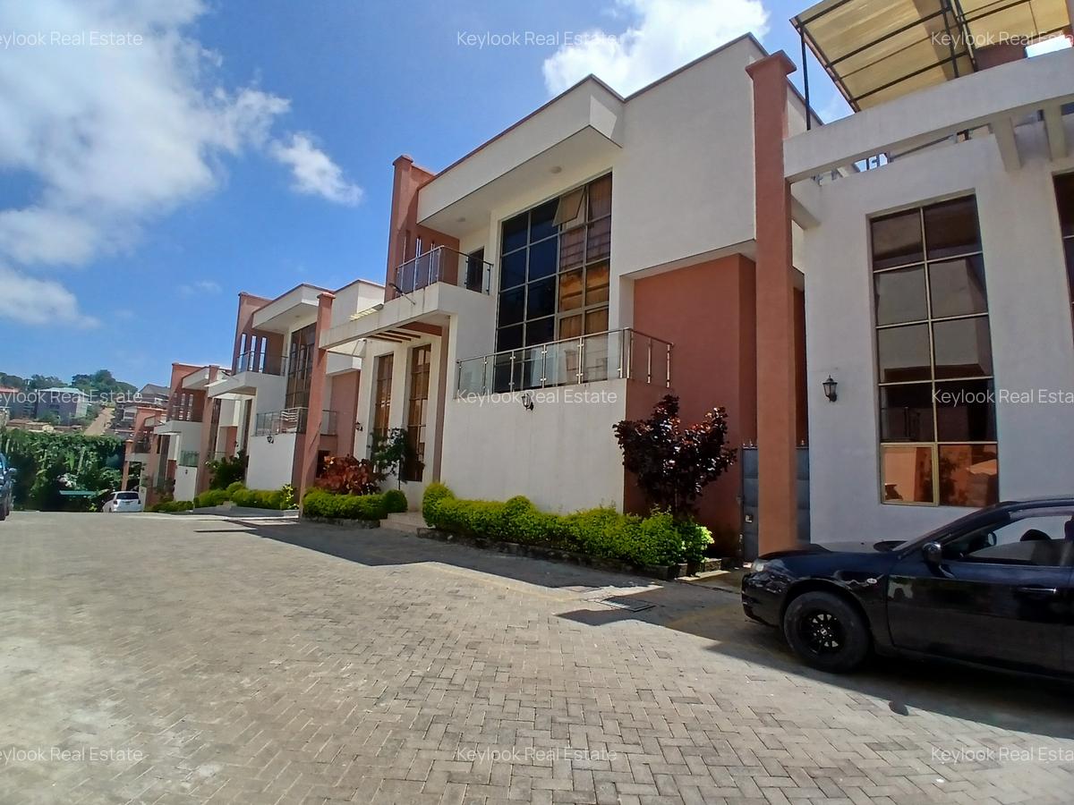 5 Bed Townhouse with En Suite at Lavington - 1