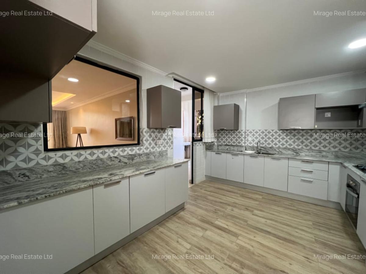 4 Bed Apartment with En Suite in Parklands - 5