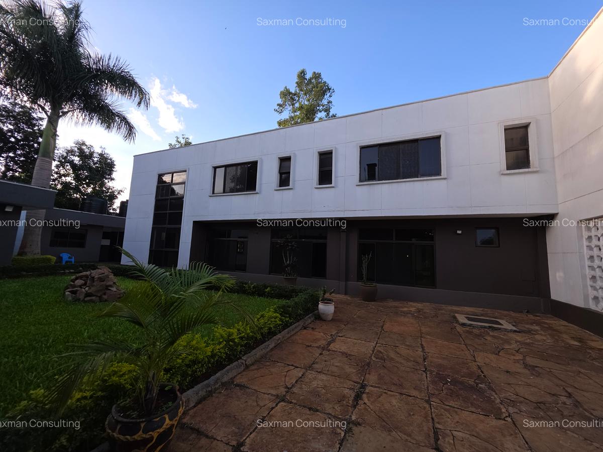 5 Bed Villa with En Suite in Runda - 20