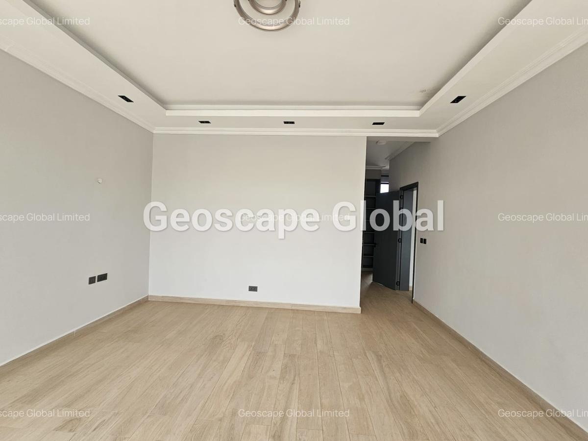 5 Bed House with En Suite in Lavington - 6