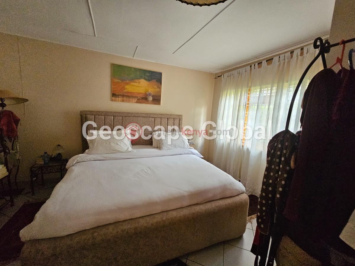 2 Bed House with En Suite in Rosslyn - 16