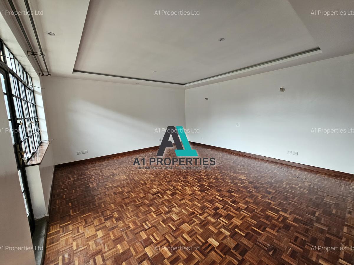4 Bed Townhouse with En Suite in Lavington - 10