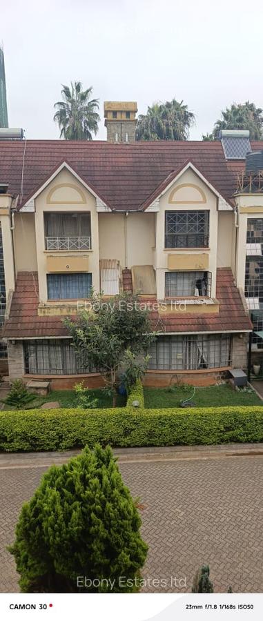 5 Bed Villa with En Suite in Lavington - 1