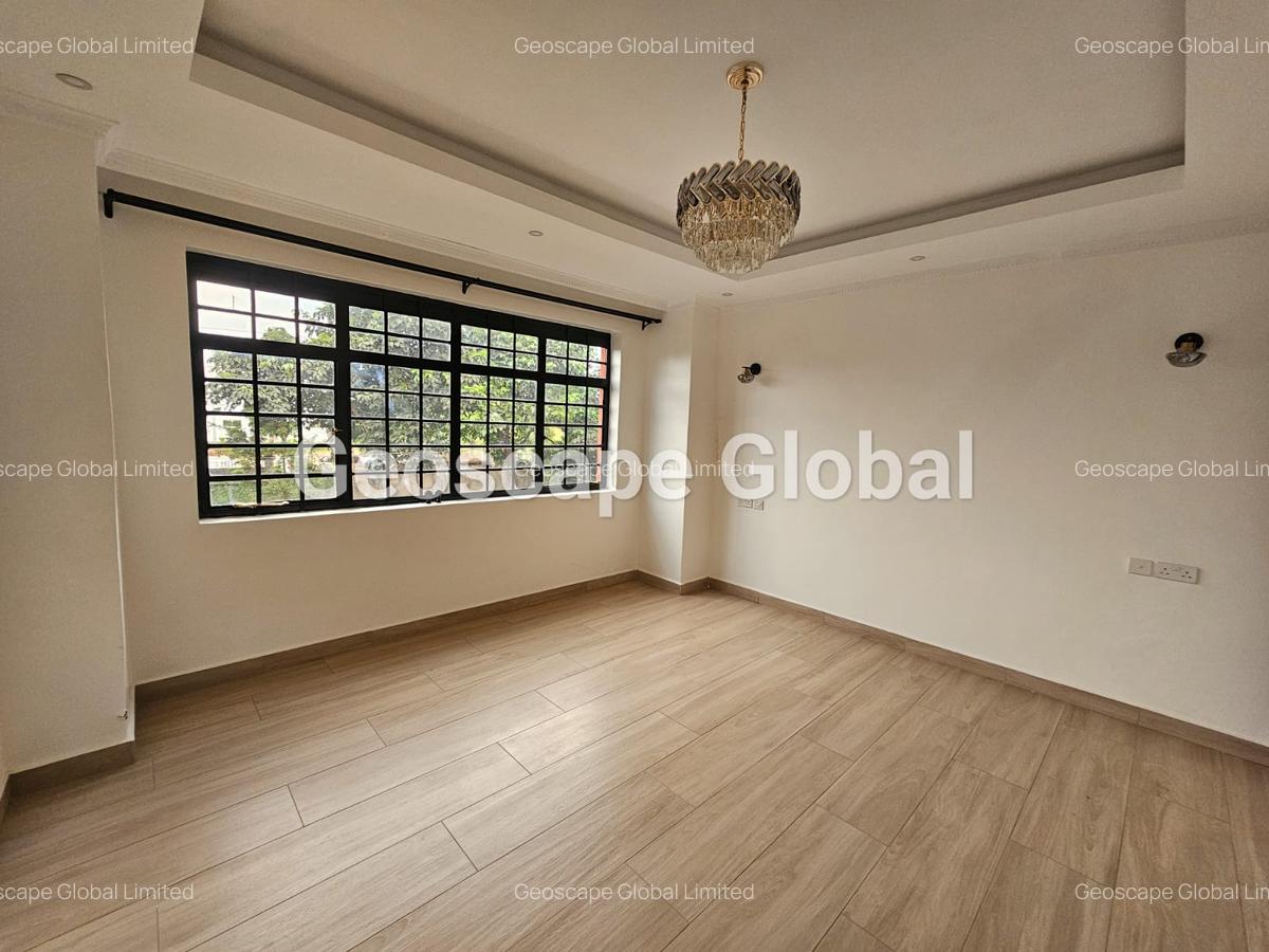 5 Bed Villa with En Suite in Runda - 4