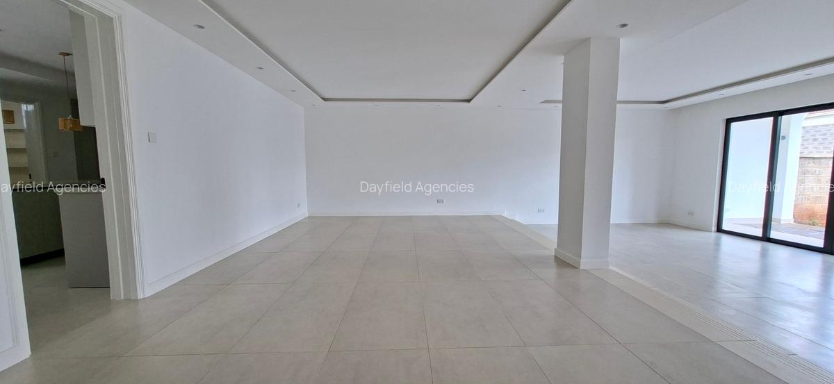 4 Bed House with En Suite in Brookside - 4