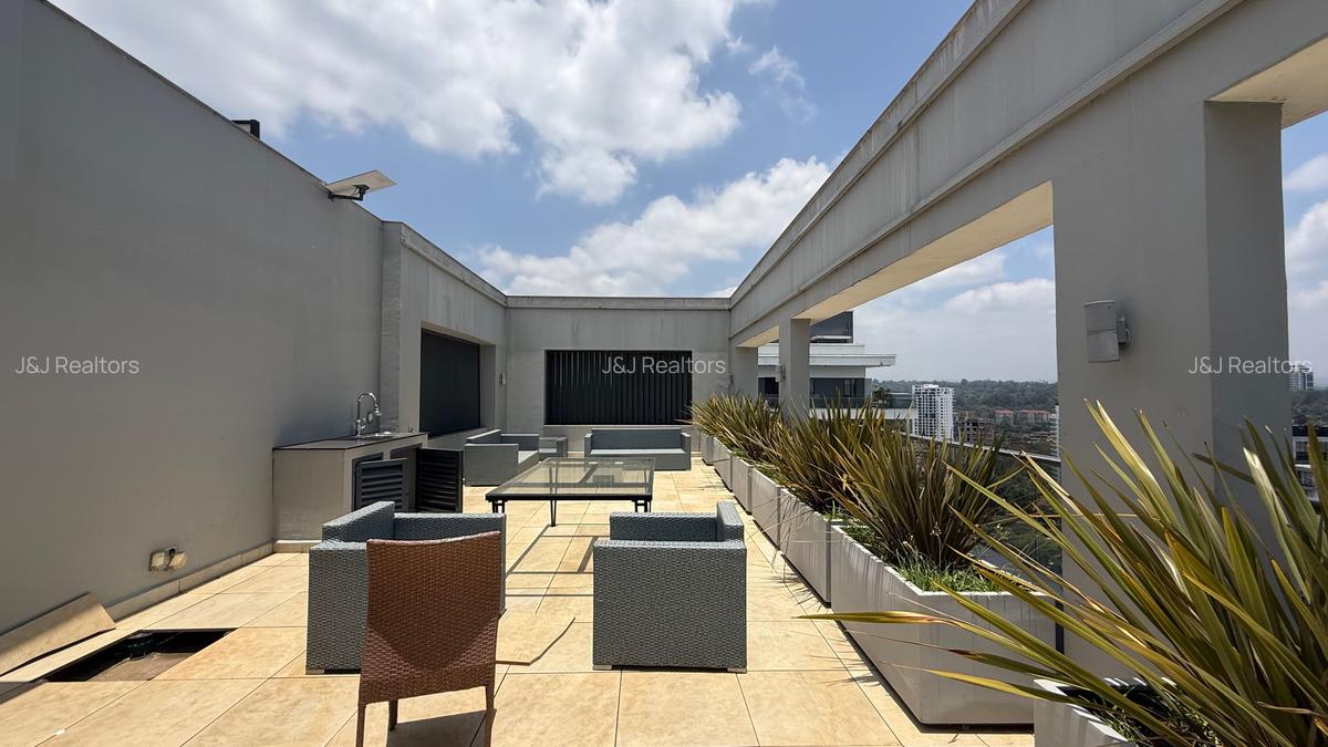 4 Bed Apartment with En Suite in Riverside - 3