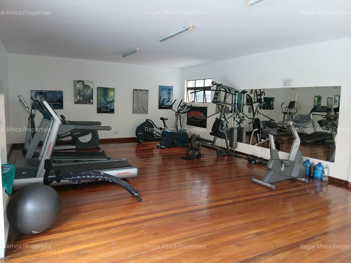 Serviced 3 Bed Apartment with En Suite at Denis Prit - 8