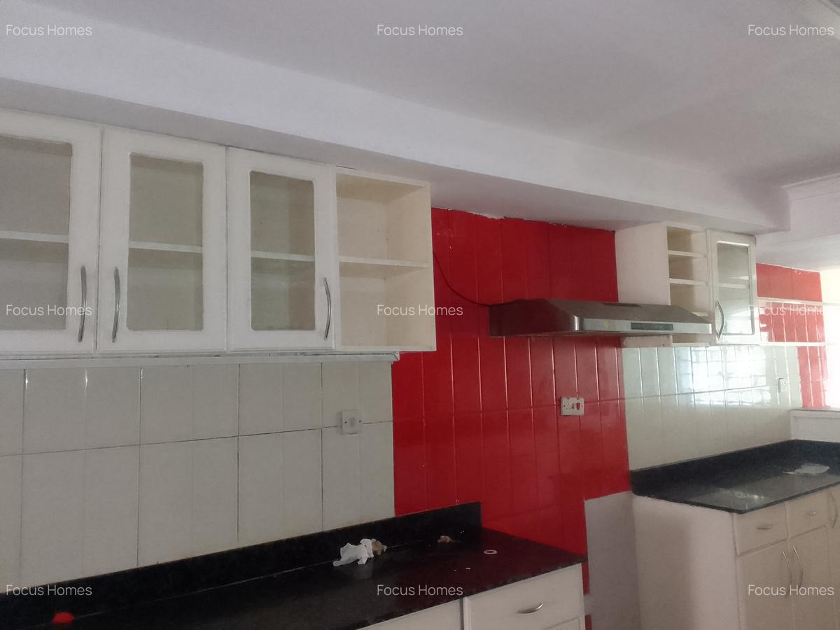 5 Bed Townhouse with En Suite in Lavington - 12