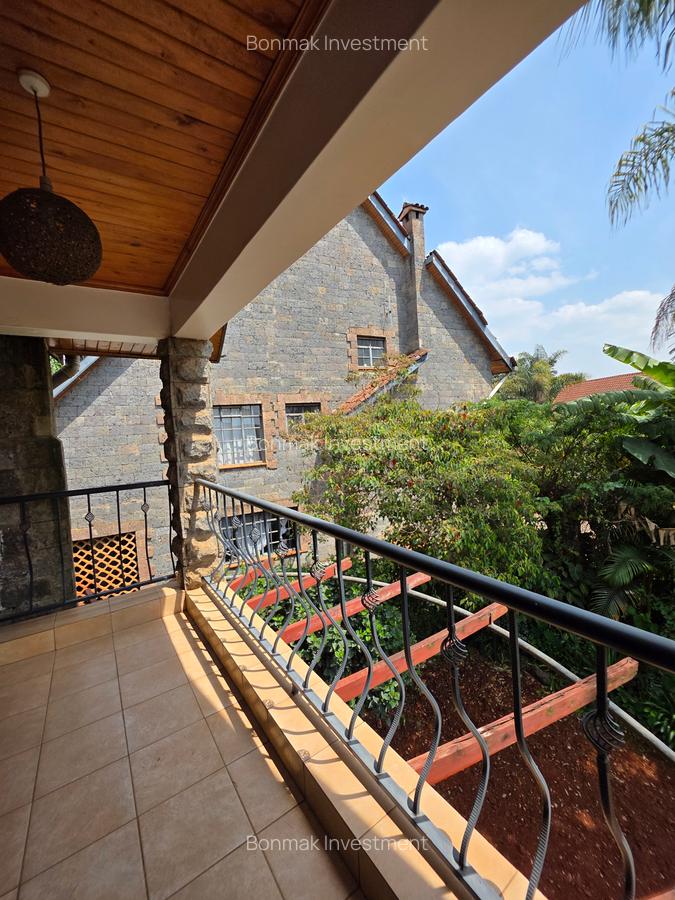 5 Bed Townhouse with En Suite at Lavington Green - 6