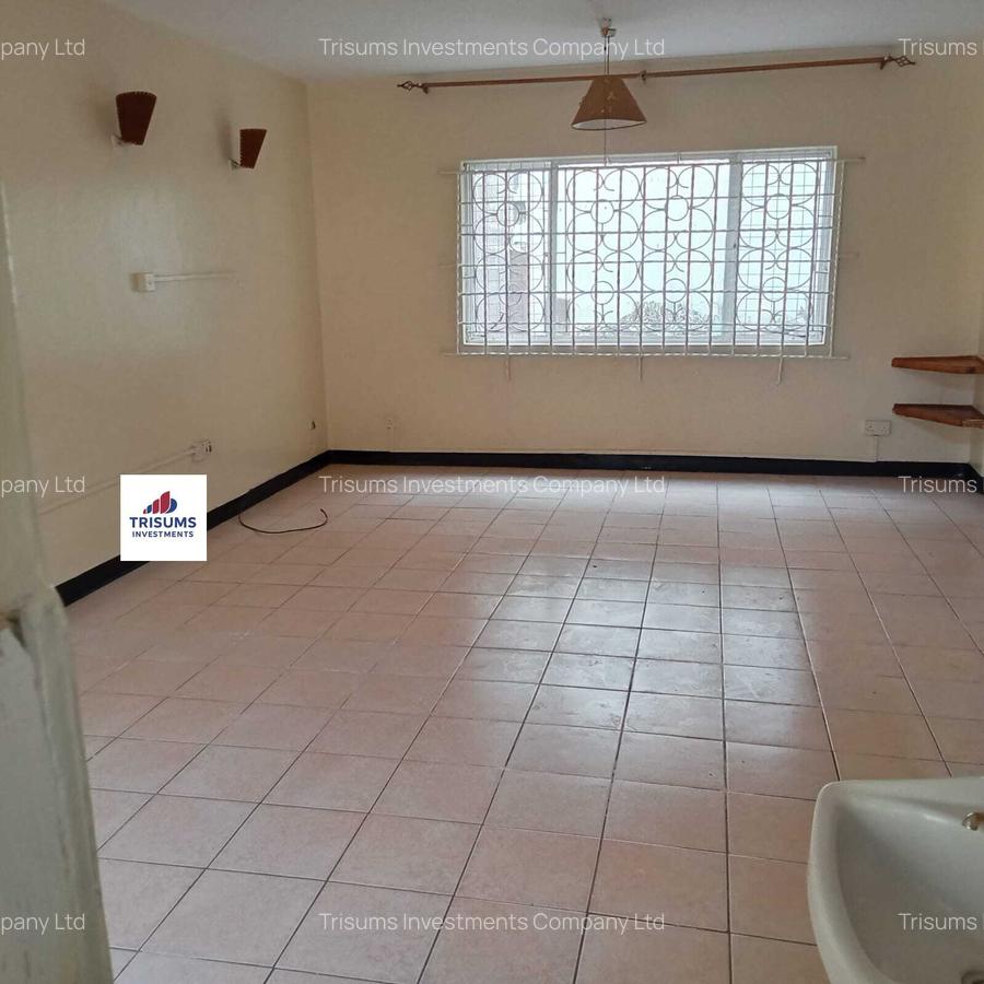 3 Bed Villa with En Suite in Parklands - 1