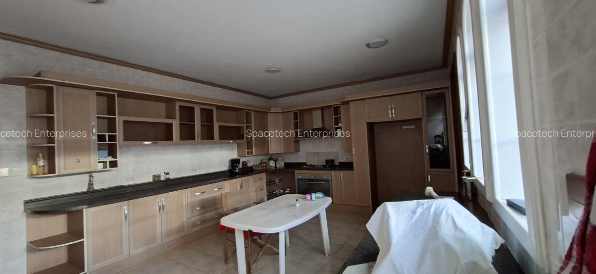 4 Bed Townhouse with En Suite in Westlands Area - 16