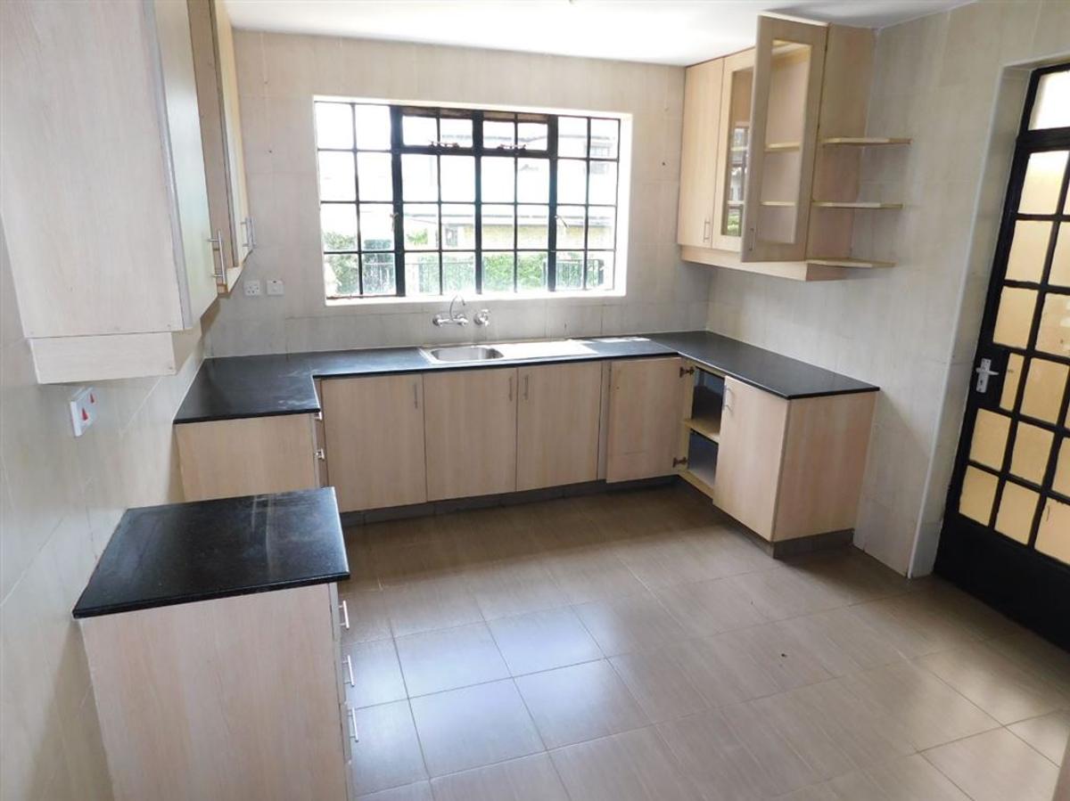 4 Bed House with En Suite at Eden Ville Estate Opp Fivestar Meadows - 5