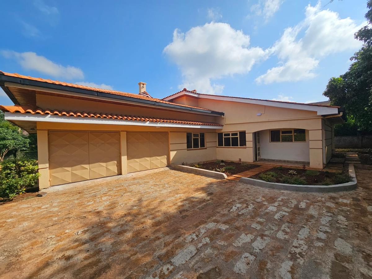 5 Bed House with En Suite in Runda - 2