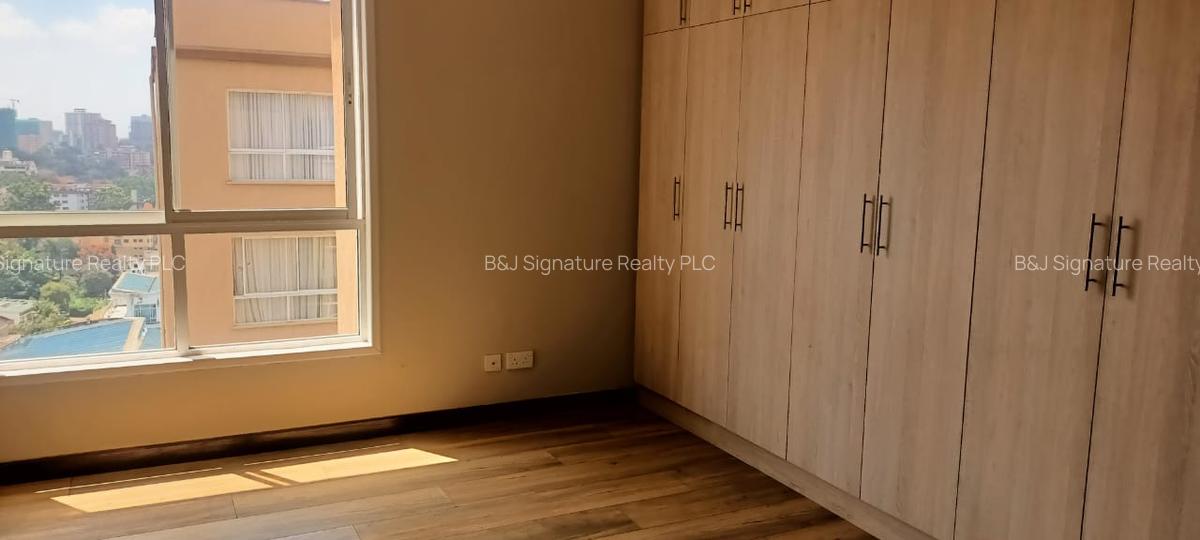3 Bed Apartment with En Suite in Riverside - 11