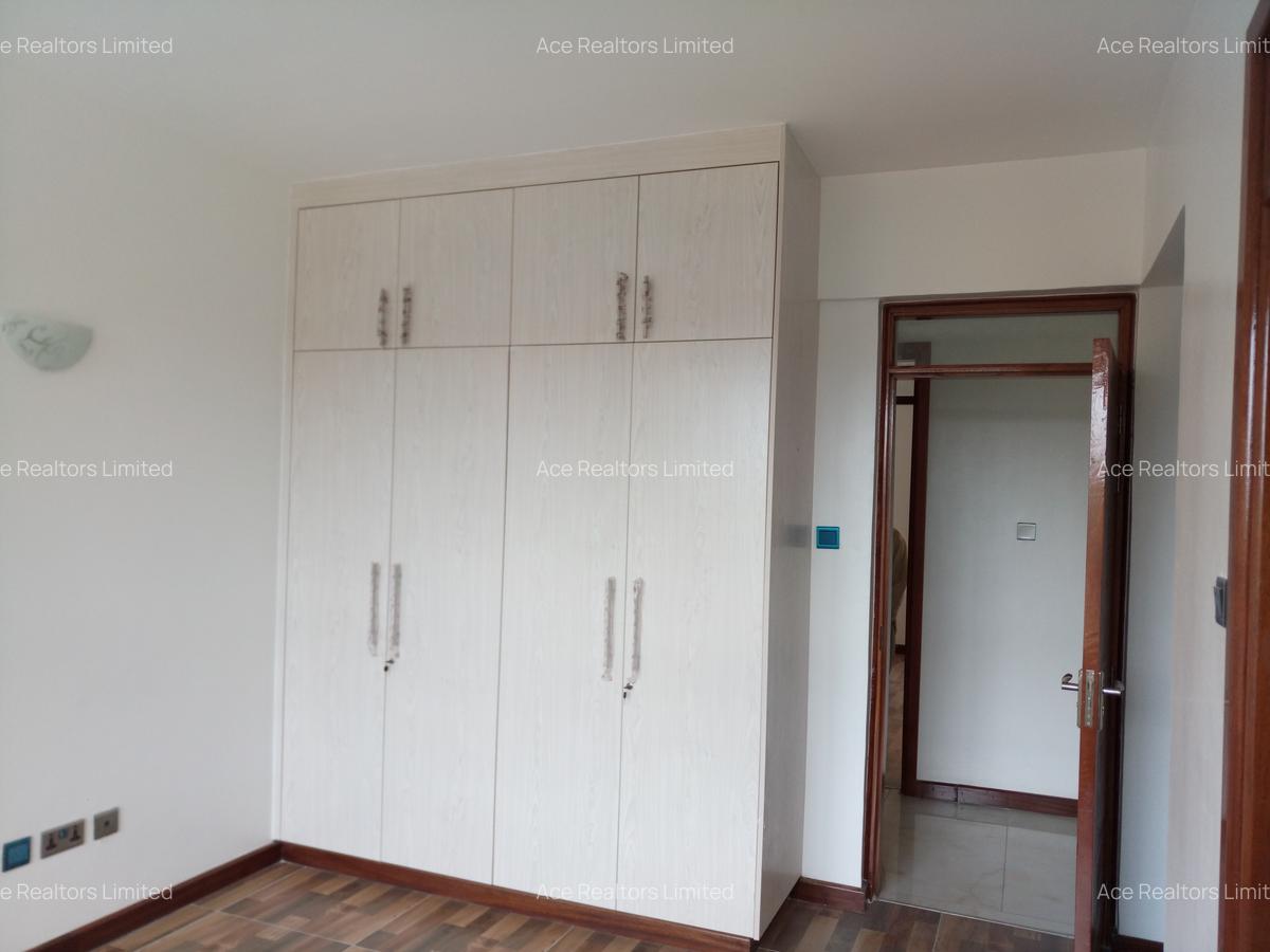 2 Bed Apartment with En Suite at Riverside - 6