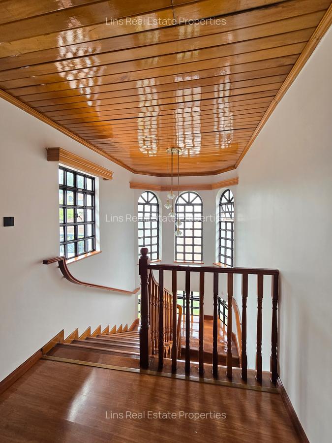 4 Bed House with En Suite in Lavington - 14